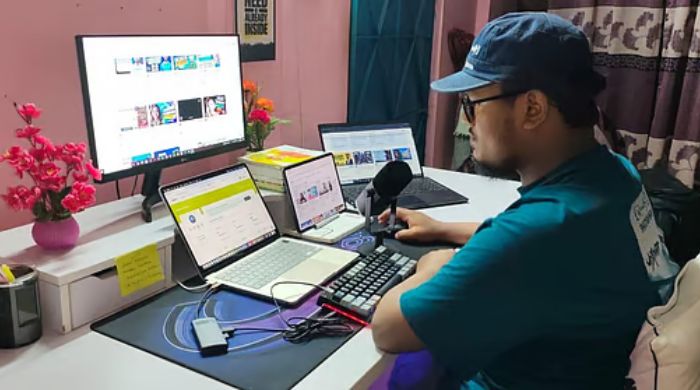 মায়ের দেওয়া ল্যাপটপ বদলে দিল রাহাতের ভাগ্য